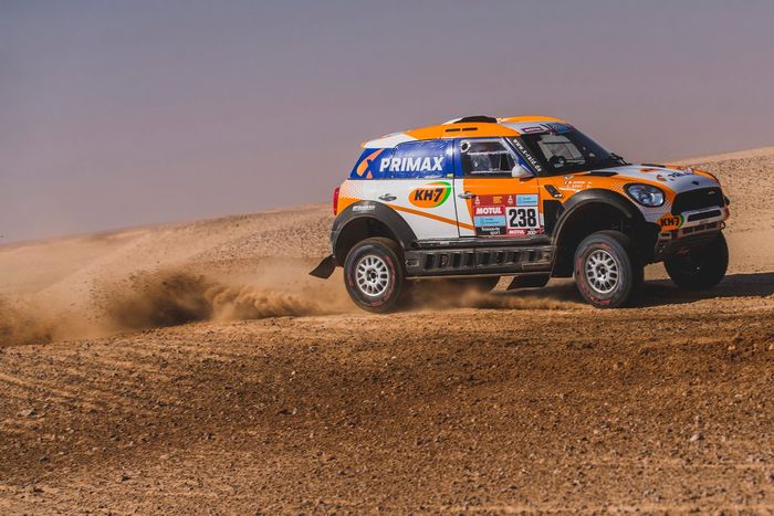 #238 X-Raid Mini John Cooper Works Rally Mini: Laia Sanz, Maurizio Gerini