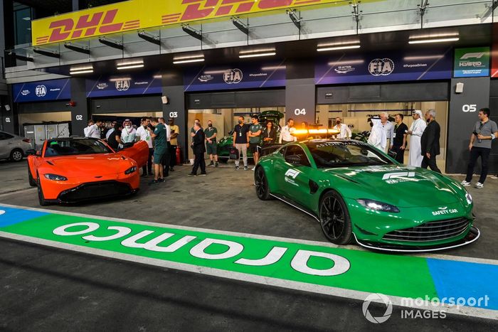 Lawrence Stroll, propietario de Aston Martin F1 y Jean Todt, presidente de la FIA, observan