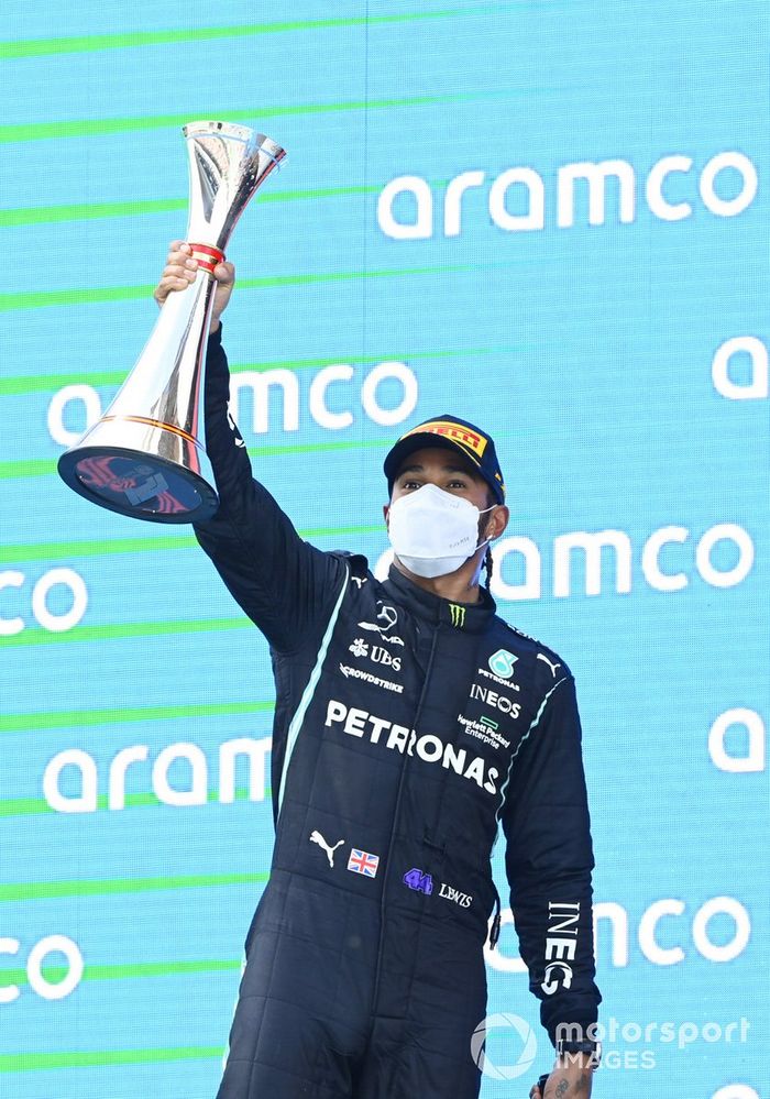 Podio : ganador de la carrera Lewis Hamilton, Mercedes