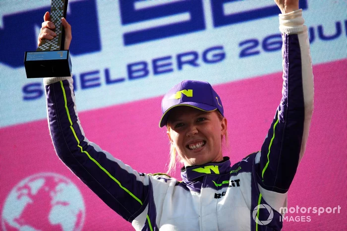Podio: la ganadora Alice Powell 