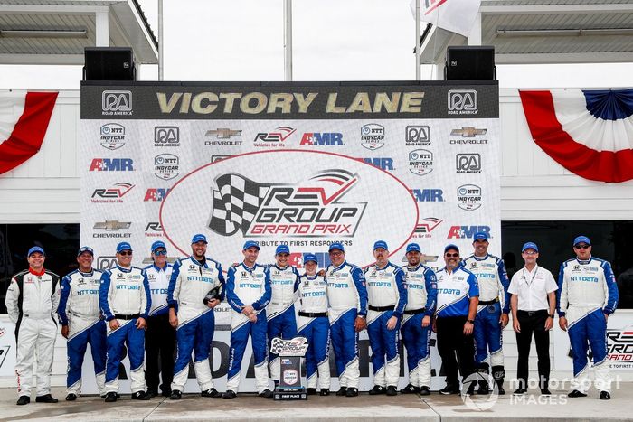 Ganador Alex Palou, Chip Ganassi Racing Honda celebra con el equipo