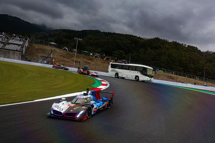 #15 BMW M Team WRT BMW M Hybrid V8: Dries Vanthoor, Raffaele Marciello, Kevin Magnussen