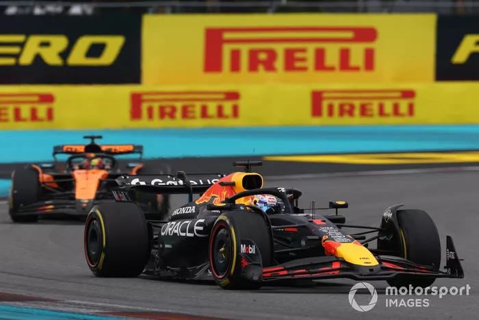 Oscar Piastri, McLaren, Max Verstappen, Red Bull Racing