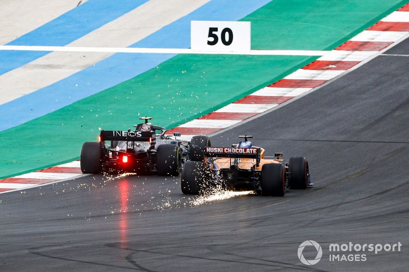 Valtteri Bottas, Mercedes F1 W11, Carlos Sainz Jr., McLaren MCL35