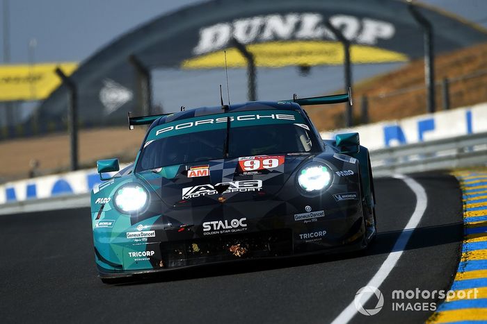 #99 Dempsey-Proton Racing Porsche 911 RSR: Vutthikorn Inthraphuvasak, Lucas Légeret, Julien Andlauer