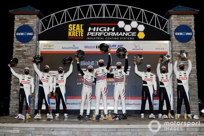 Podio: #79 WeatherTech Racing Porsche 911 RSR - 19, GTLM: Mathieu Jaminet, Matt Campbell, Cooper MacNeil, #25 BMW Team RLL BMW M8 GTE, GTLM: Connor De Phillippi, Philipp Eng, Bruno Spengler, #24 BMW Team RLL BMW M8 GTE, GTLM: John Edwards, Jesse Krohn, Augusto Farfus