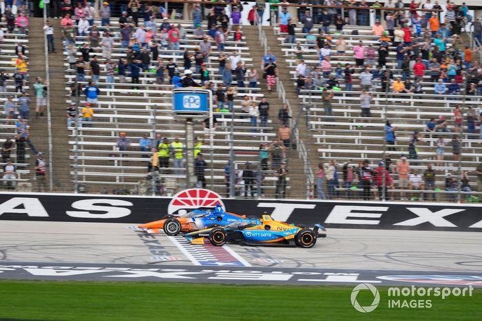 Scott Dixon, Chip Ganassi Racing Honda, Felix Rosenqvist, Arrow McLaren Chevrolet