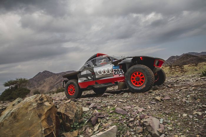 #204 Team Audi Sport Audi: Stephane Peterhansel, Edouard Boulanger