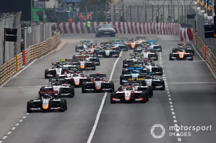 Arrancada Jüri Vips, Hitech Grand Prix