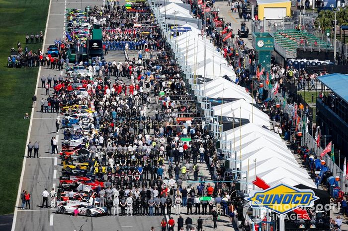 #77 Mazda Team Joest Mazda DPi, DPi: Oliver Jarvis, Tristan Nunez, Olivier Pla, pre race, grid