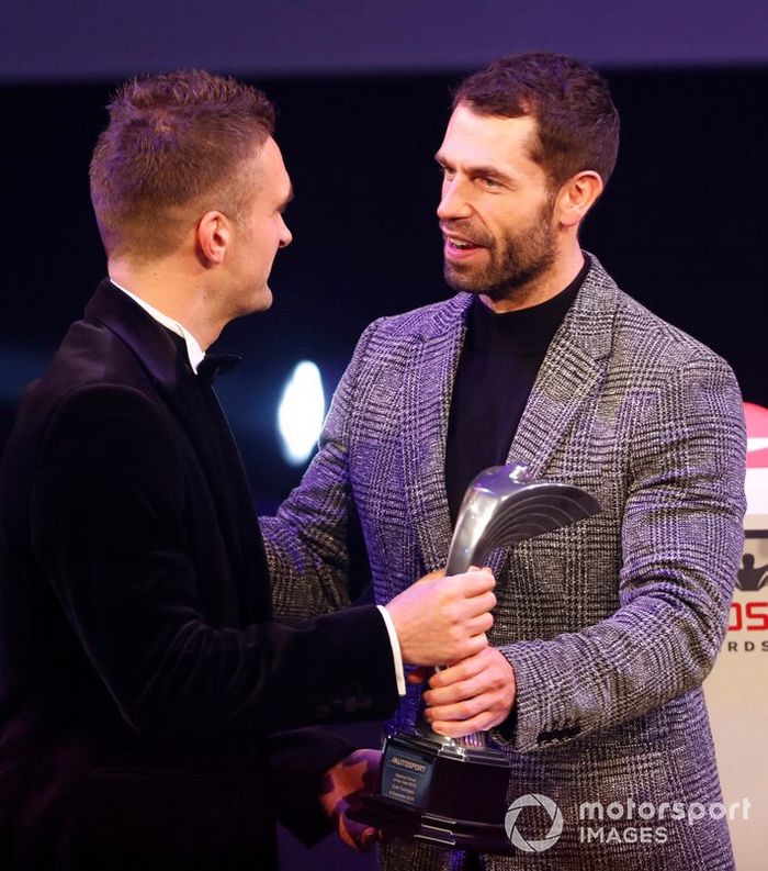 Colin Turkington recibe el Premio al Piloto Nacional del Año