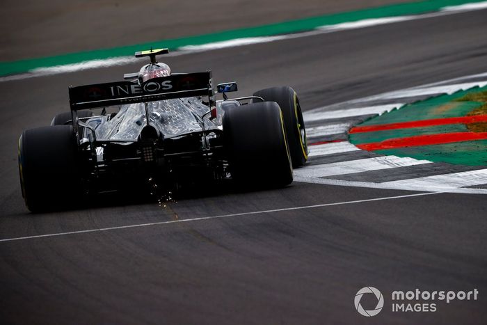 Valtteri Bottas, Mercedes F1 W11 sacando chispas