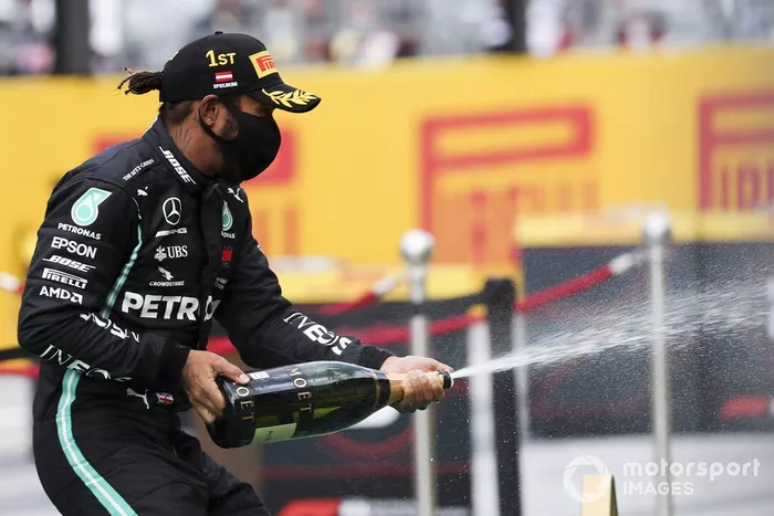 Podio: ganador de la carrera Lewis Hamilton, Mercedes-AMG Petronas F1