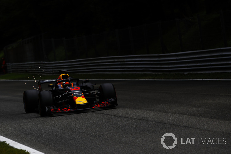 Daniel Ricciardo, Red Bull Racing RB14 sparks