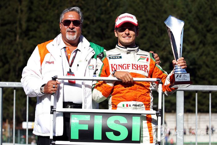 Dr. Vijay Mallya, Force India F1 Team Owner celebra con Giancarlo Fisichella, Force India F1