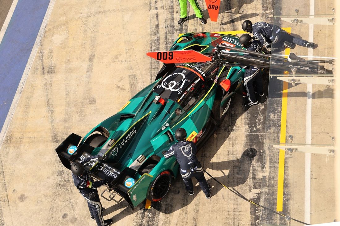 #009 Aston Martin Thor Team Aston Martin Valkyrie: Alex Riberas, Marco Sorensen, Roman De Angelis