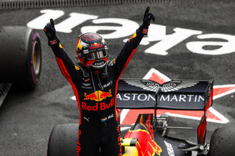 Max Verstappen, Red Bull Racing, 1e plaats, viert feest in Parc Ferme