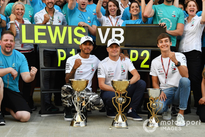 Ünneplés a garázs előt - Szocsi - Orosz Nagydíj - F1 2018