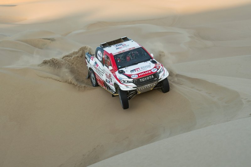 #302 Toyota Gazoo Racing Toyota Hilux: Жінель де Вільєр, Дірк фон Цітцевітц