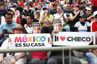 Des fans de Fernando Alonso, McLaren et Sergio Perez, Racing Point Force India