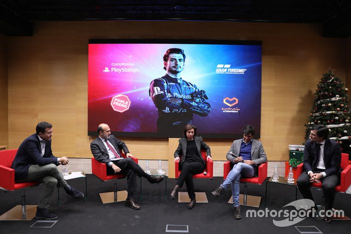 Carlos Sainz presenta la nueva campaña de Ponle Freno y PlayStation