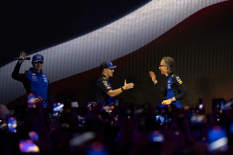 Isack Hadjar, Red Bull Racing, Max Verstappen, Red Bull Racing, Laurent Mekies, directeur de l'écurie Red Bull Racing
