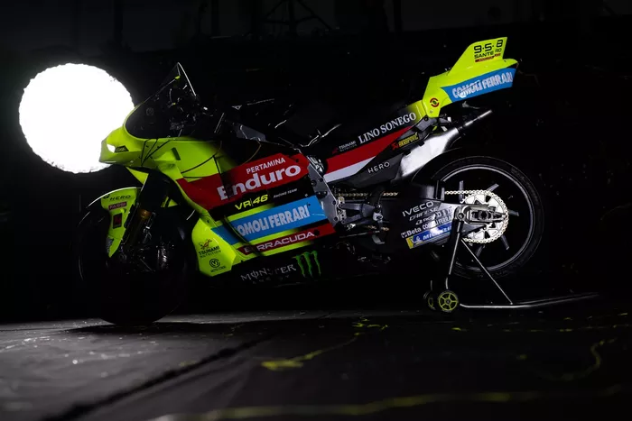 VR46カラーリング 