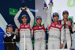 Podium LMP1: deuxième place #8 Audi Sport Team Joest Audi R18: Lucas di Grassi, Loic Duval, Oliver Jarvis