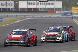 José María López, Citroën World Touring Car Team, Citroën C-Elysée WTCC, Tom Chilton, Sébastien Loeb Racing, Citroën C-Elysée WTCC, Yvan Muller, Citroën World Touring Car Team, Citroën C-Elysée WTCC durante la calificación MAC3