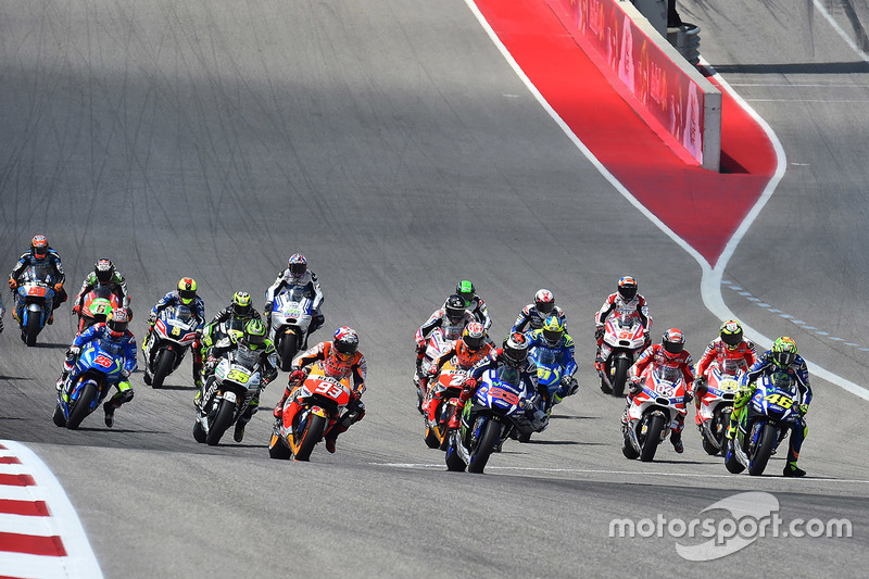 Race start: Jorge Lorenzo, Yamaha Factory Racing leads