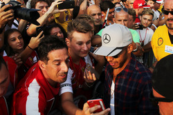 Льюіс Хемілтон, Mercedes AMG F1 з фанатами