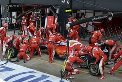 Sebastian Vettel, Ferrari SF16-H en pits