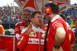 Sebastian Vettel, Ferrari en la parrilla