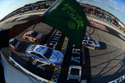 Start: Kevin Harvick, Stewart-Haas Racing Chevrolet leads
