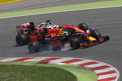 Даниэль Риккардо, Red Bull Racing RB12 и Себастьян Феттель, Ferrari SF16-H - борьба за позицию