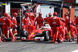 Кими Райкконен, Ferrari SF16-H во время пит-стопа