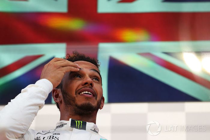 Podio: ganador de la carrera Lewis Hamilton, Mercedes AMG F1