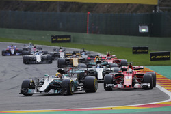 Lewis Hamilton, Mercedes AMG F1 W08, Sebastian Vettel, Ferrari SF70H, Valtteri Bottas, Mercedes AMG