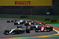 Lewis Hamilton, Mercedes-Benz F1 W08 Sebastian Vettel, Ferrari SF70H