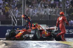 Kimi Raikkonen, Ferrari, Max Verstappen, Red Bull, después de su choque