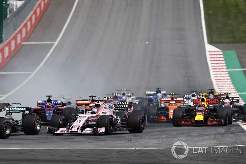 Kollision: Daniil Kvyat, Scuderia Toro Rosso STR12; Fernando Alonso, McLaren MCL32