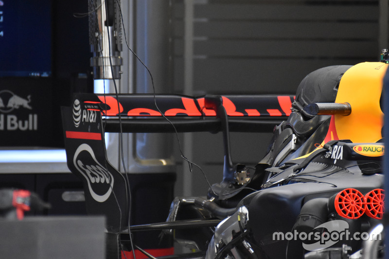 Red Bull Racing RB 13, Rear wing