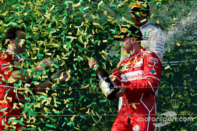 Подіум: переможець гонки Себастьян Феттель, Ferrari, другий призер Льюіс Хемілтон, Mercedes AMG F1, третій призер Валттері Боттас, Mercedes AMG F1
