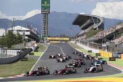 The start of the race as Jack Aitken, ART Grand Prix , Nirei Fukuzumi, ART Grand Prix, Dorian Boccolacci, Trident fight for the first corner