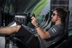 Fernando Alonso, McLaren en un simulador