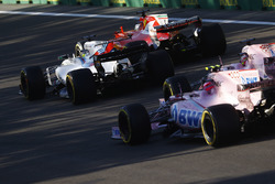 Себастьян Феттель, Ferrari SF70H, Фелипе Масса, Williams FW40, Серхио Перес и Эстебан Окон, Sahara F