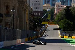 Lewis Hamilton, Mercedes AMG F1 W08, Marcus Ericsson, Sauber C36, Lance Stroll, Williams FW40