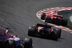 Sebastian Vettel, Ferrari SF70H, Fernando Alonso, McLaren MCL32, Sergio Perez, Sahara Force India F1 VJM10