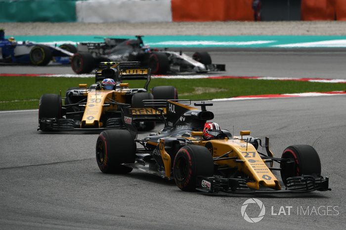 Nico Hulkenberg, Renault Sport F1 Team RS17 leads Jolyon Palmer, Renault Sport F1 Team RS17