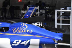 Sauber C36: Motorhaube